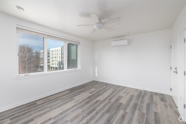 1BR, 1BA - 548SF - Dorian