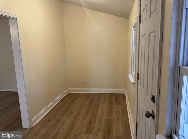 Photo - 125 Hampshire Rd