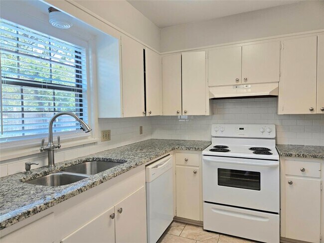 Photo - 1500 Elton Ln