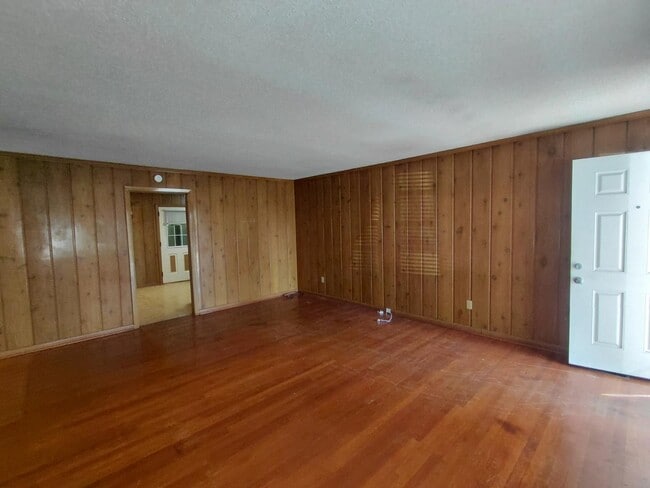 Photo - 1507 Brennen Rd