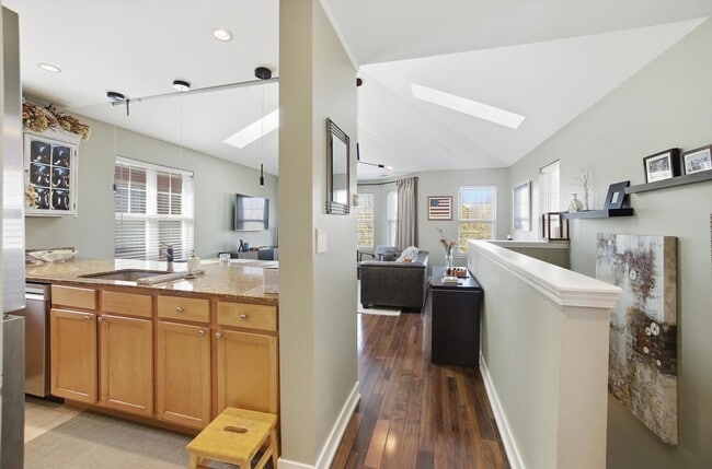 Photo - 639 W Elm St Unit C