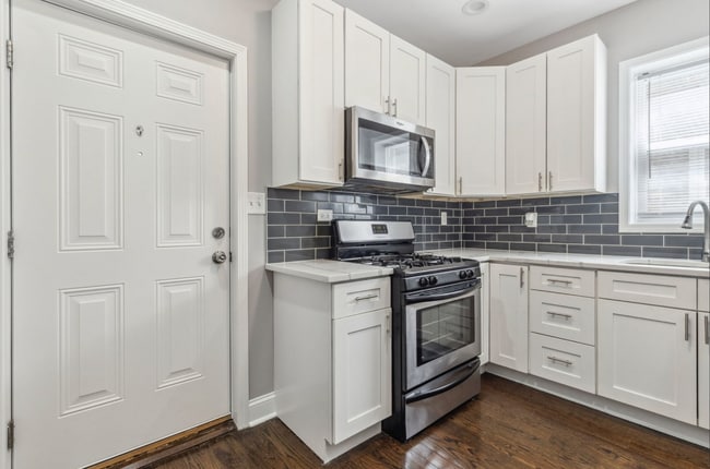 Photo - 7825 S Loomis Blvd Unidad #2