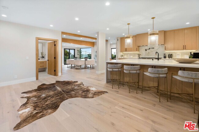 27187 Sea Vista Dr