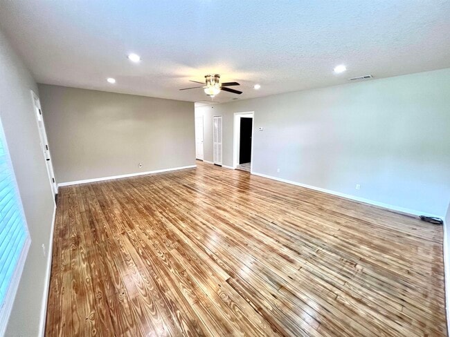 Photo - 804 W 2nd St