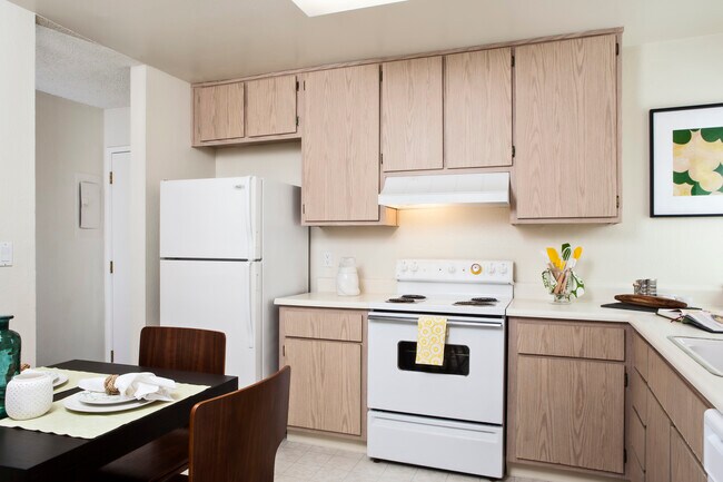 Two Bedroom Kitchen - eaves Pacifica Apartments