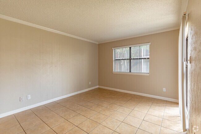1BR, 1BA - 524 SF