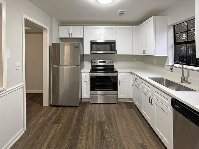 Photo - 7001 Pat Mell Pl SE