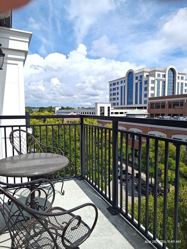 Building Photo - 670 Town Center Dr Unit 408