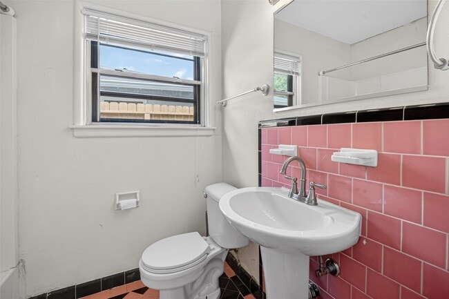 Photo - 5505 Huisache St