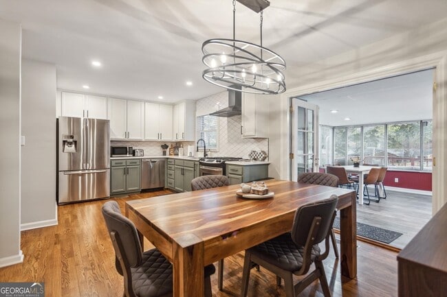 Photo - 425 Plantation Rd SW