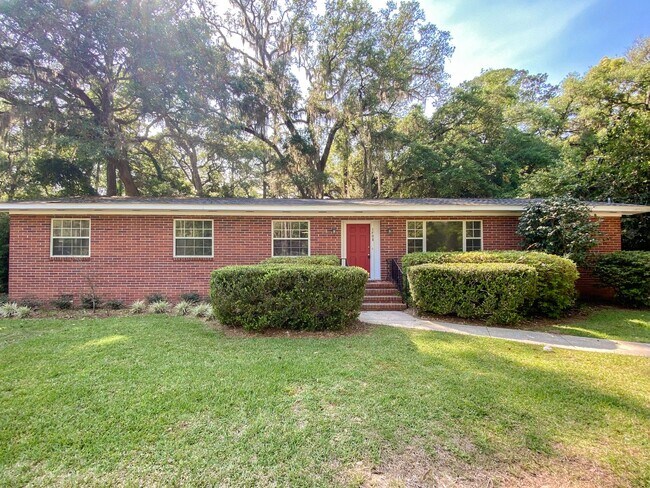 Beautiful Brick Home Off W. Tharpe Street ... - Beautiful Brick Home Off W. Tharpe Street ...