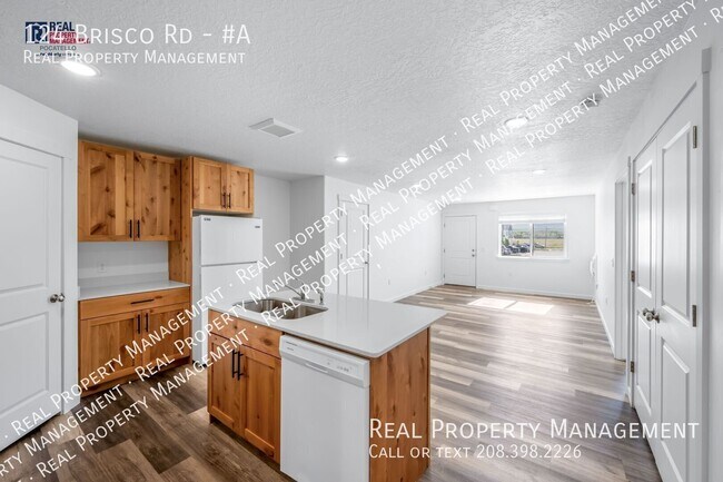Photo - 124 E Briscoe Rd Unit #A