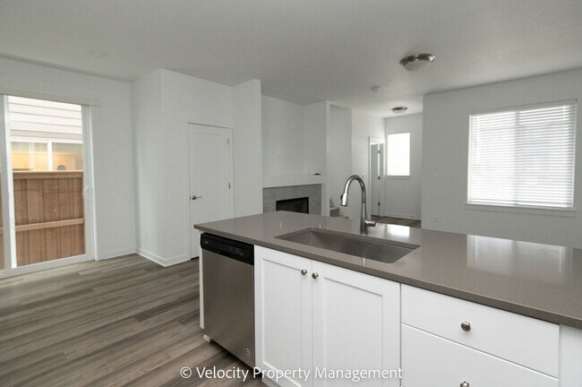 Photo - 3 Bedroom Townhome close to Hospital!