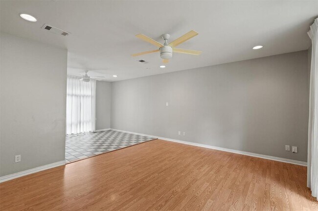 Photo - 5212 Berkman Dr