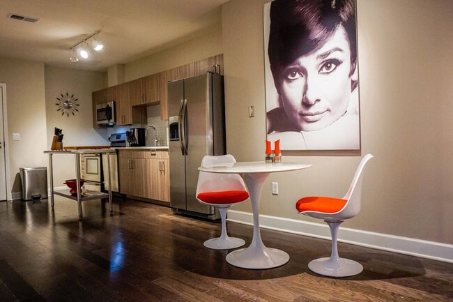 Photo - 245 E Main St Unit ID1094664P