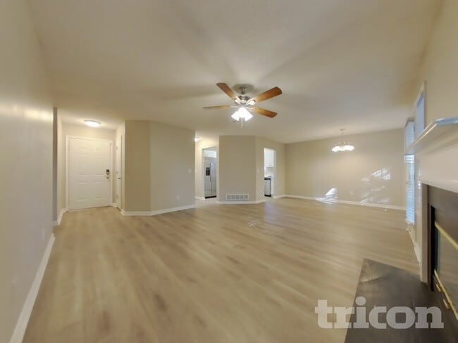 Photo - 208 Winchester Dr