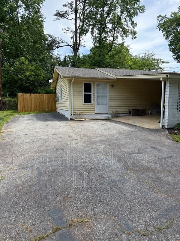 Photo - 1004 Blanton Pl