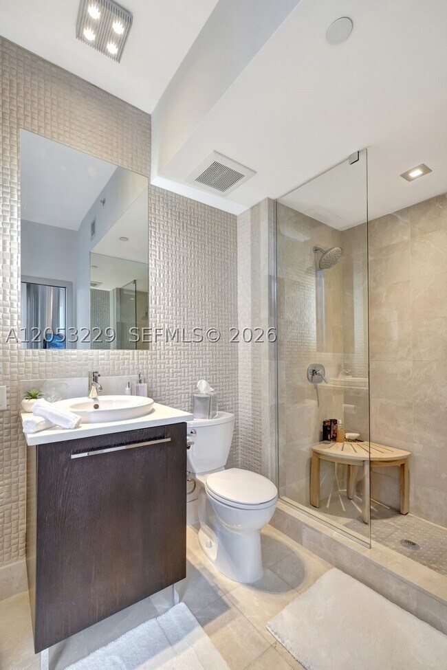 Building Photo - 17121 Collins Ave Unit 808