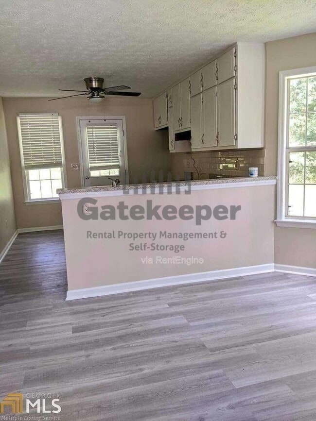 Photo - 681 Senoia Rd Unidad B