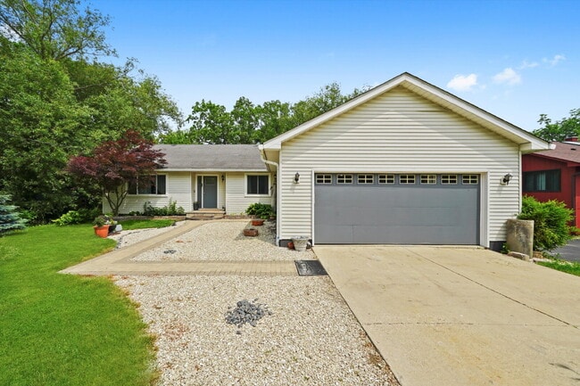 4-Bed / 2-Bath Nicely Updated Home - 4-Bed / 2-Bath Nicely Updated Home
