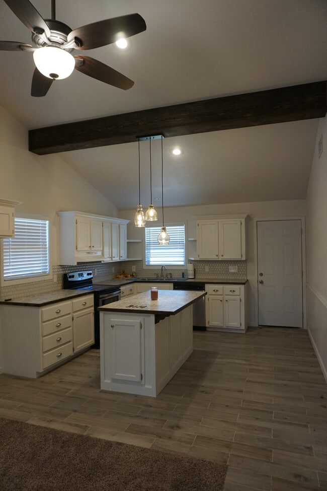 Photo - 2114 24th St