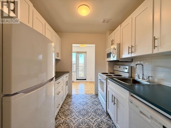 Photo - 28 Upper Canada Dr Unit 403