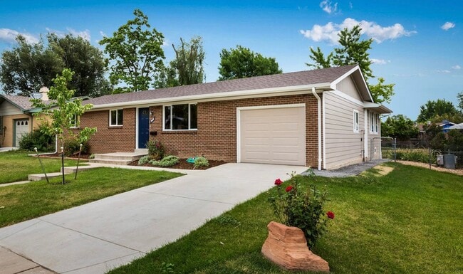 Building Photo - Modern 3 Bedroom 1 Bath Near Downtown Longmont!