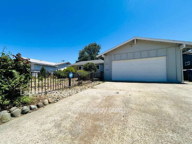 Photo - 9012 Alderson Ave