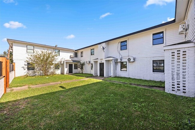 Building Photo - 6811 Del Rio St Unit Apt 14