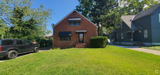 Building Photo - 1537 E 212th St Unit Upper Rental