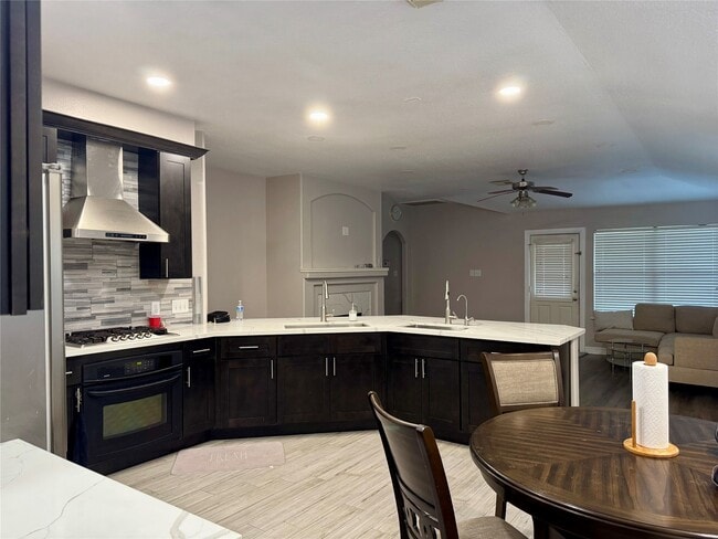 Photo - 9431 Water Edge Point Ln