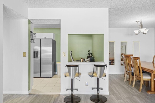 Photo - 2025 SW Silver Pine Way Unidad 120-a1