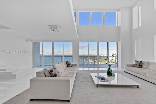 Building Photo - 10 Venetian Way Unit PH04