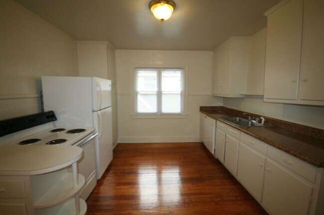 Photo - Spacious Second Floor Apartment / Huge Kitchen / Near Duke West and Downtown Unit C