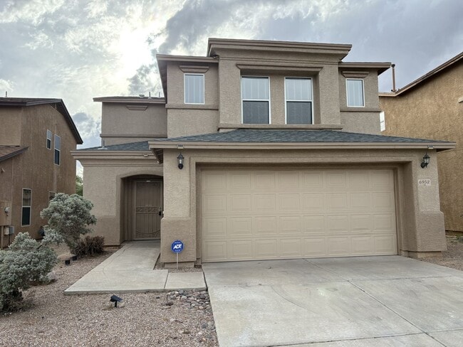 Building Photo - Convenient Location Three bedroom 2.5 baths 2 car garage