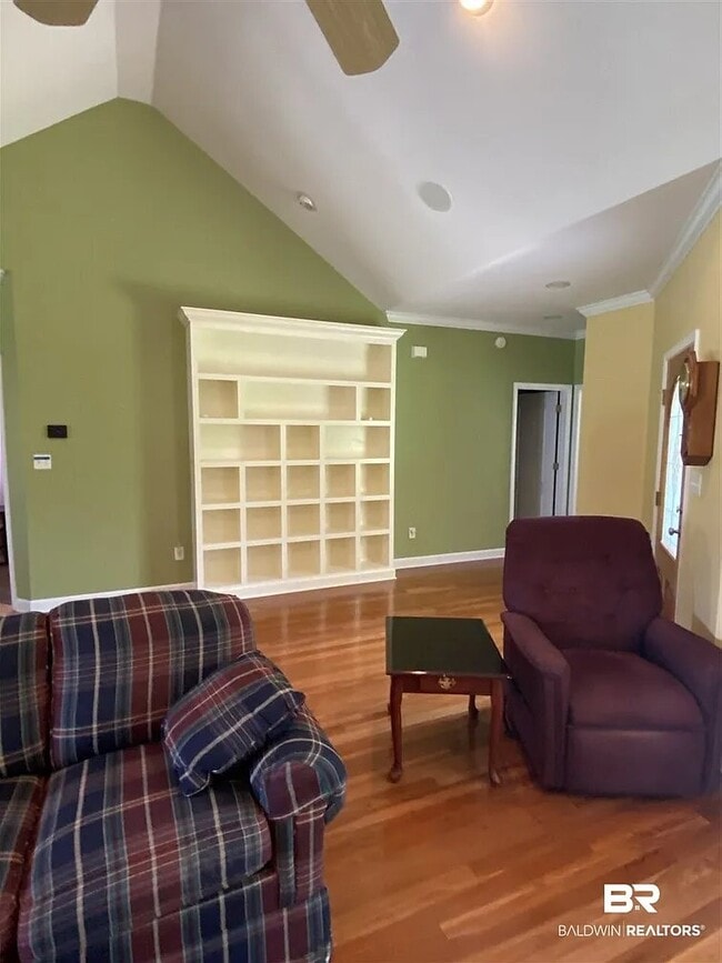106 Riveroaks Dr