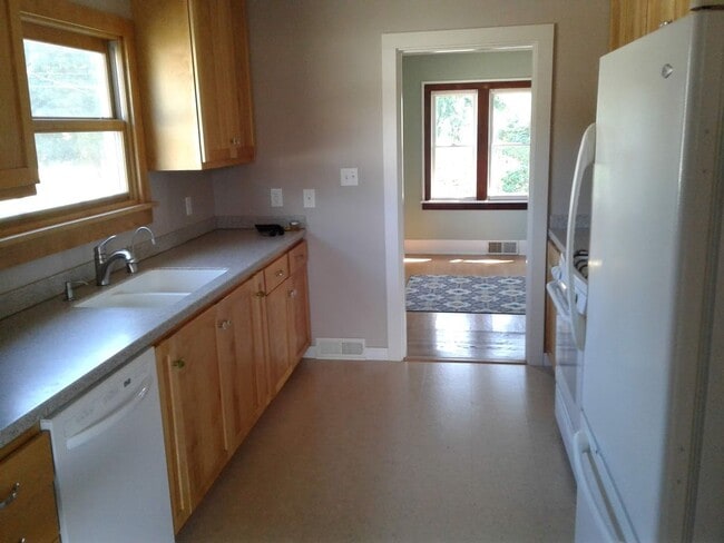 Photo - 2728 Cedarwood Ave