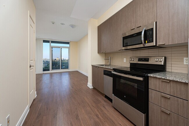 Photo - 23 Sheppard Ave E