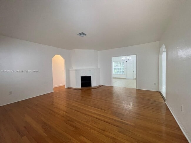 Photo - 845 Lorca St