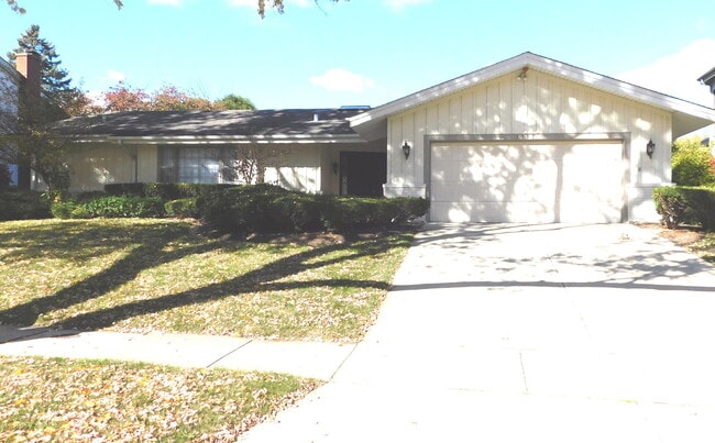 Building Photo - 1117 Summit Hills Ln