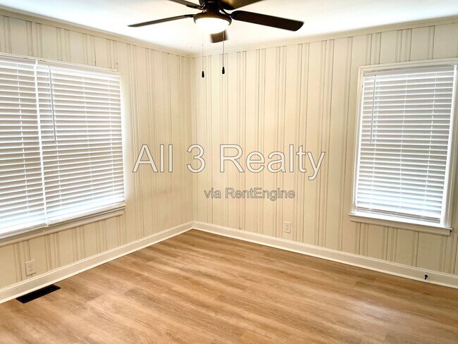 Photo - 204 Bryan St