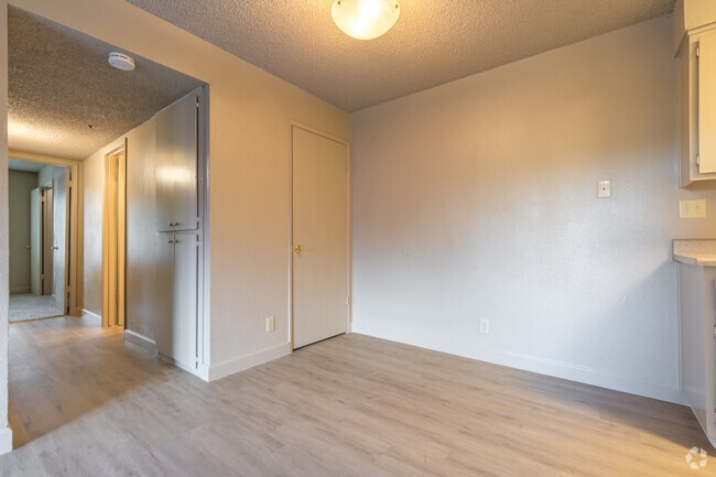 2BR, 1BA - 875SF - Dining Room
