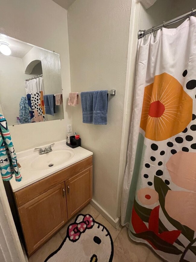 Photo - 27 Welsford St Unit 01