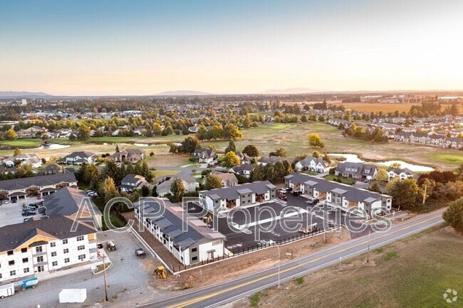Building Photo - 669 E Badger Rd Unit #108 Rental