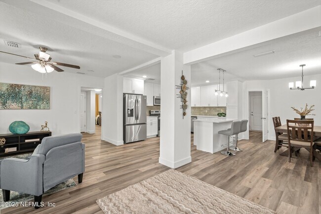 Photo - 805 Garth Ave