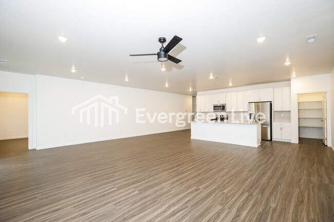 Photo - 214 Ravello St