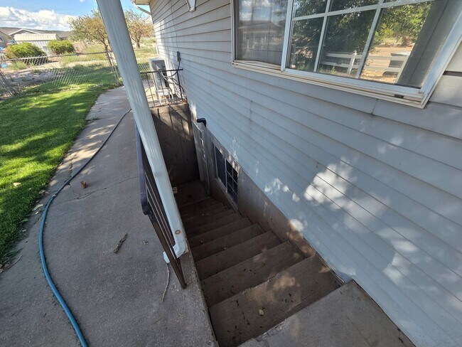 1534 W 8050 N Unit Lower