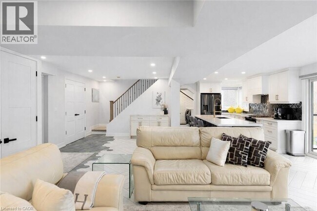 Photo - 676 Bay Shore Blvd