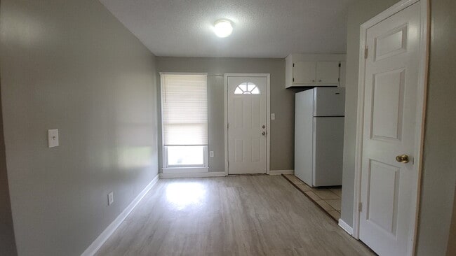 Photo - "Charming 2-Bed, 2-Bath Haven in Huntsville – Your Perfect Retreat Awaits!" Unidad B