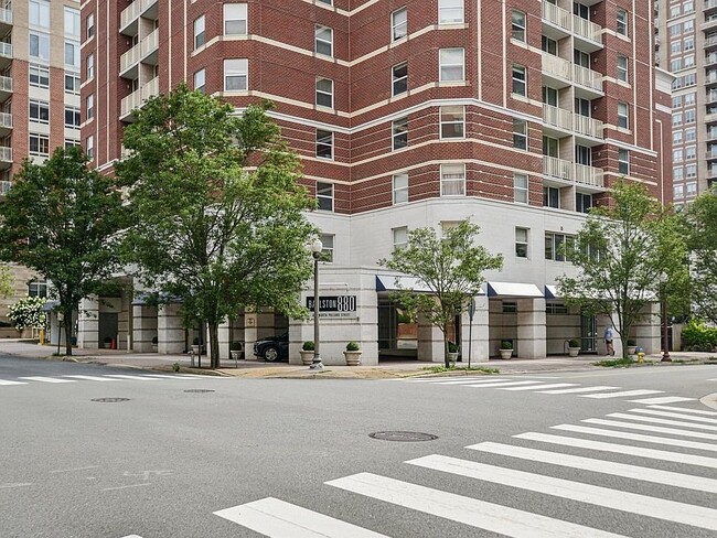 Building Photo - 880 N Pollard St